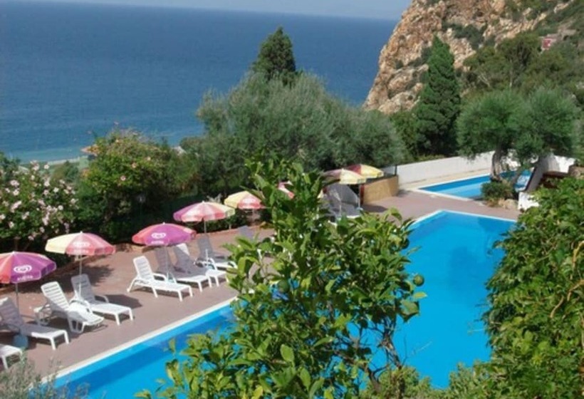 فندق Villaggio Capo Alaua