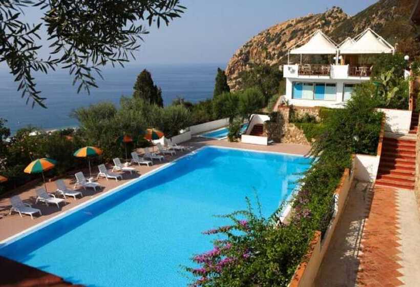 فندق Villaggio Capo Alaua