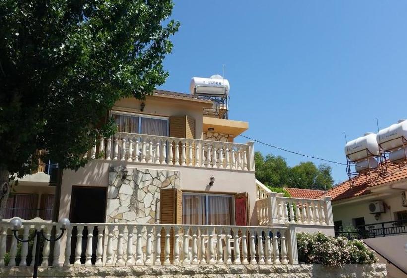 Kotzias Beach Apartments