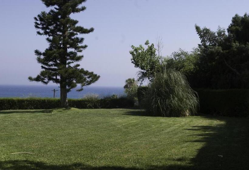 Kotzias Beach Apartments