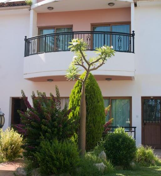 Kotzias Beach Apartments