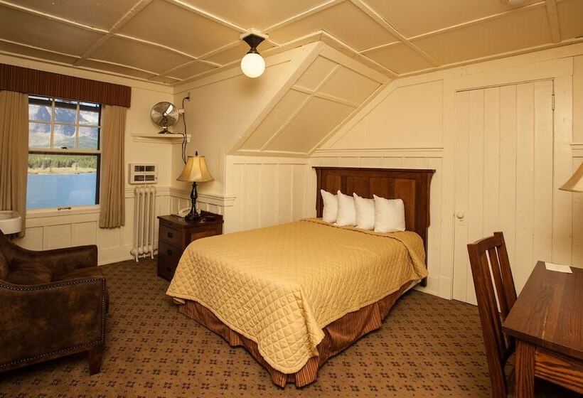 Many Glacier Hotel   Inside The Park