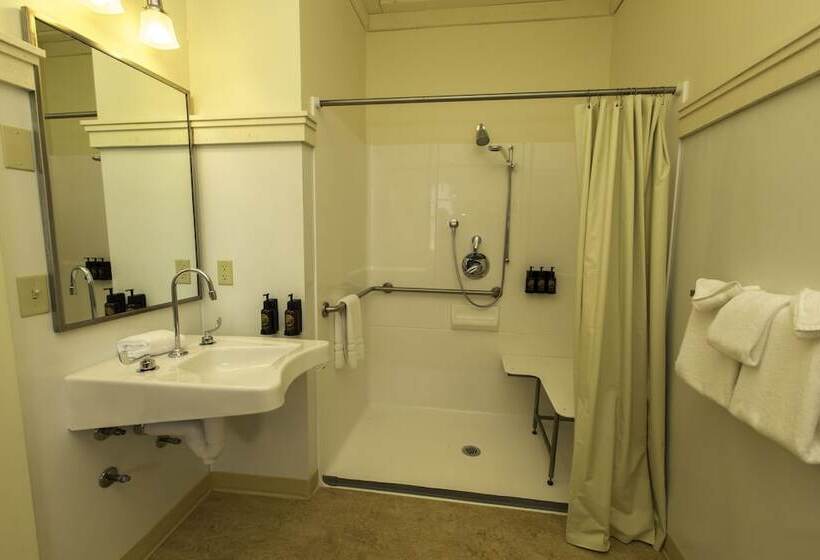 Many Glacier Hotel   Inside The Park