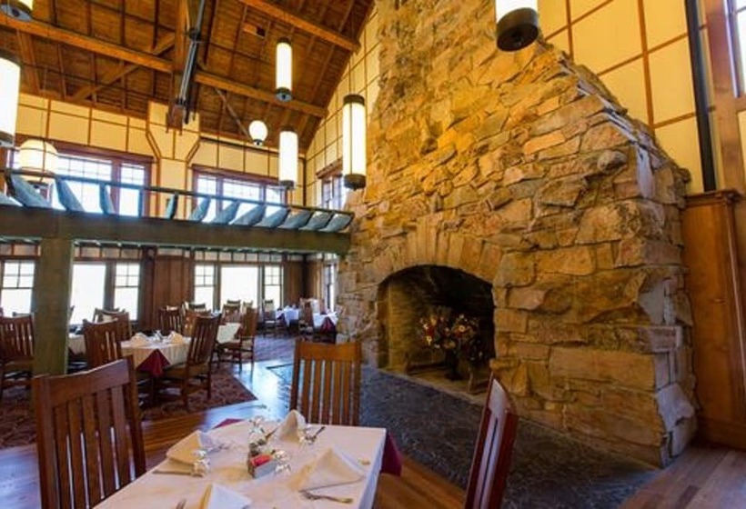 Many Glacier Hotel   Inside The Park