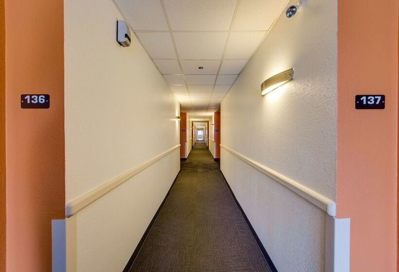 Motel 6 Brampton, On Toronto