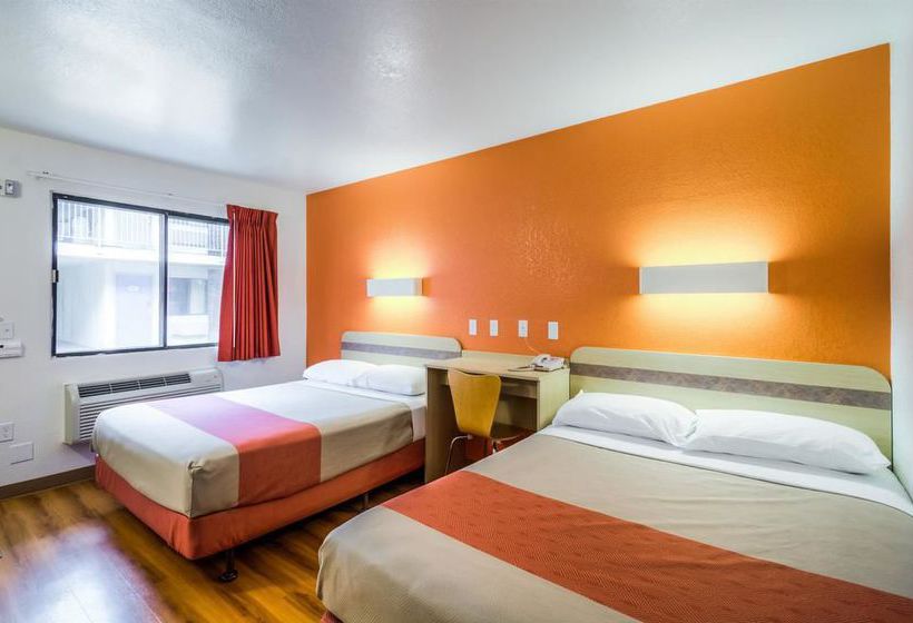 Motel 6 Chicago - Elk Grove