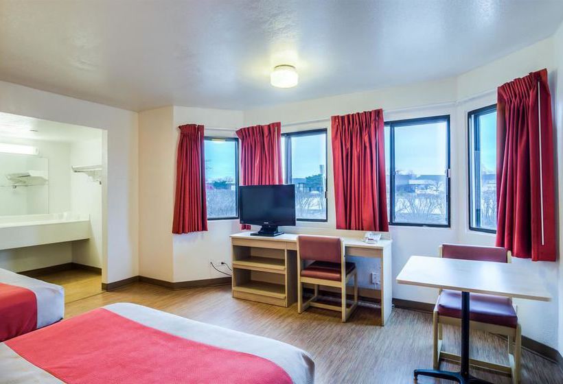 Motel 6 Chicago - Elk Grove