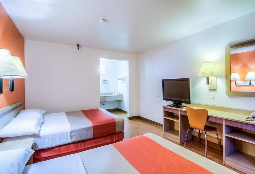 Motel 6 Chicago - Elk Grove