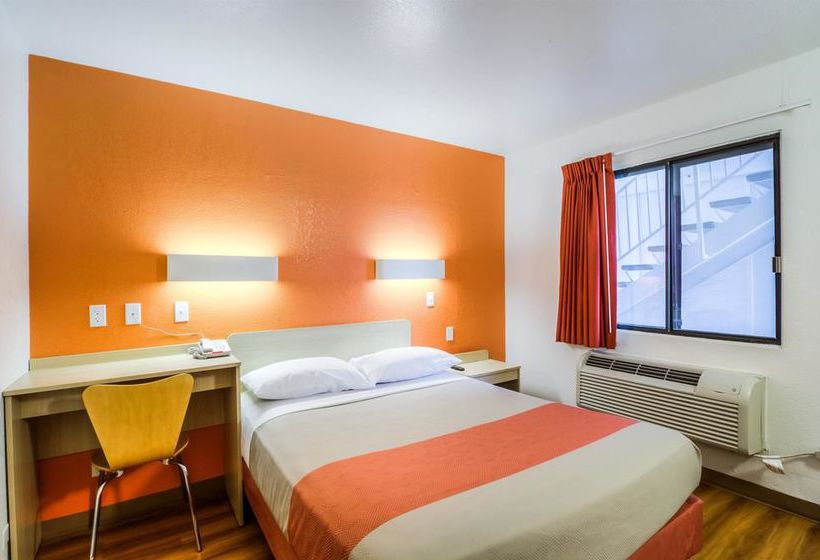 Motel 6 Chicago - Elk Grove