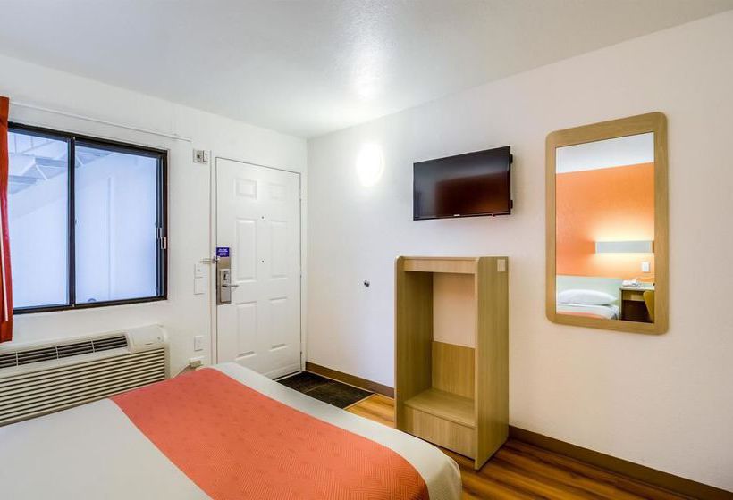 Motel 6 Chicago - Elk Grove