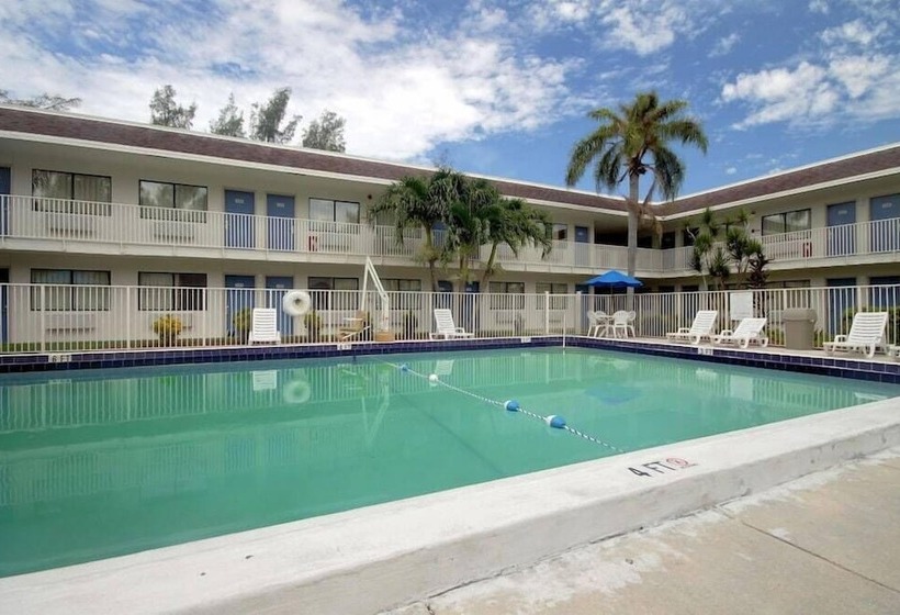 Motel 6 Dania Beach