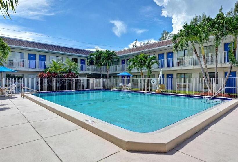 Motel 6 Dania Beach