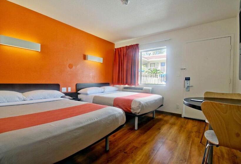 Motel 6 Dania Beach