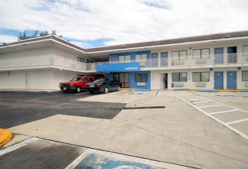 Motel 6 Dania Beach