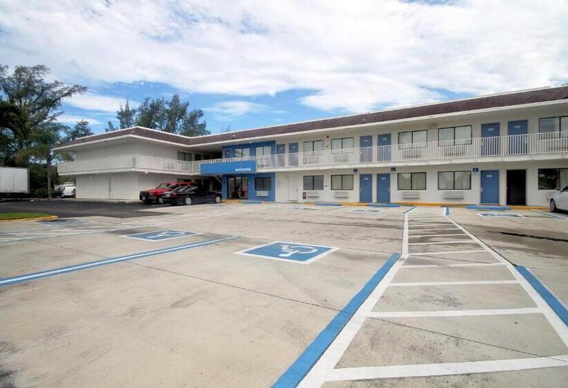 Motel 6 Dania Beach