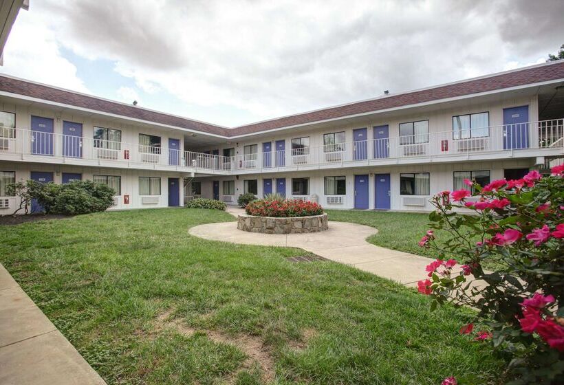 Motel 6 Elkton, Md