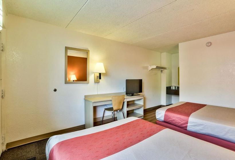 Motel 6 Flagstaff East  Lucky Lane