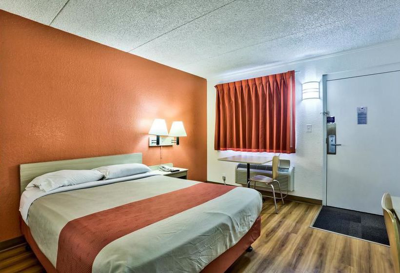 Motel 6 Flagstaff East  Lucky Lane