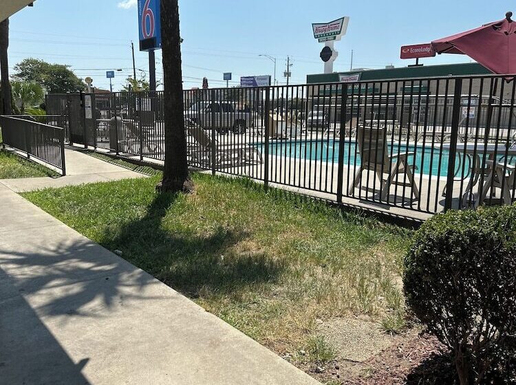 Motel 6 Gulfport, Ms Airport