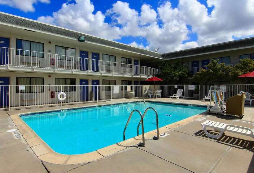 Motel 6 Kingsville, Tx