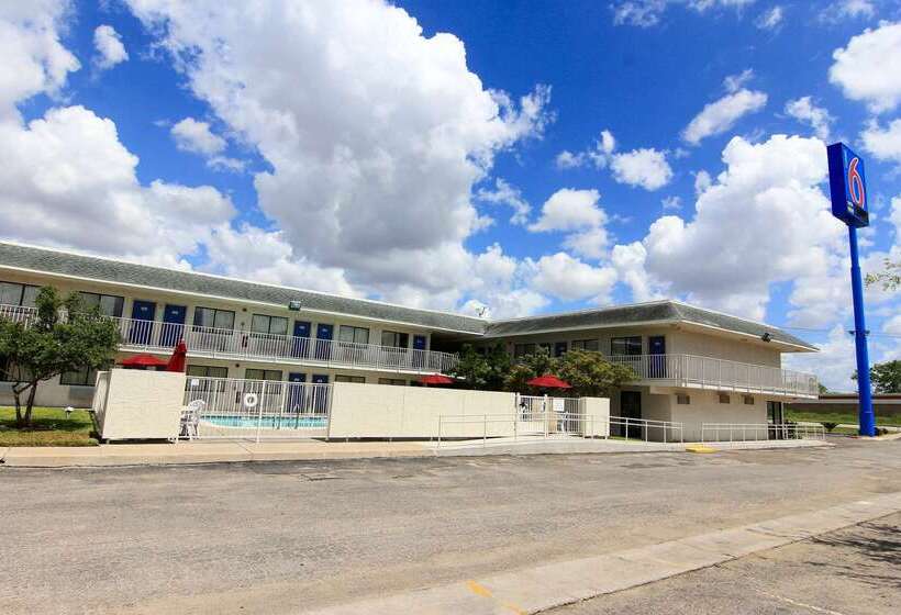 Motel 6 Kingsville, Tx