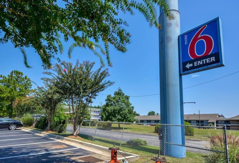 فندق على الطريق Rodeway Inn