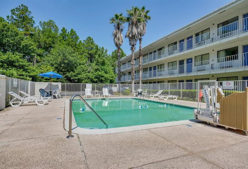 מוטל Rodeway Inn