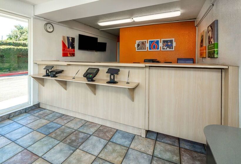 מוטל North Hills Inn