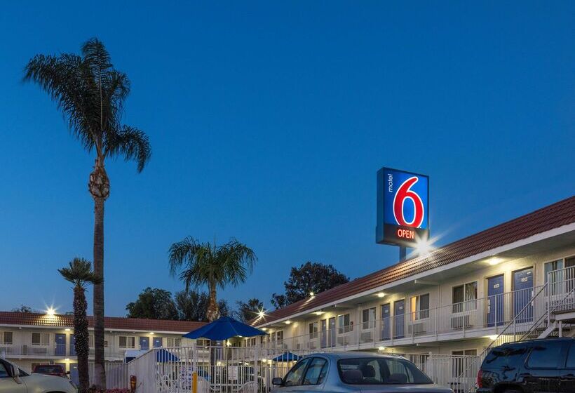 מוטל North Hills Inn