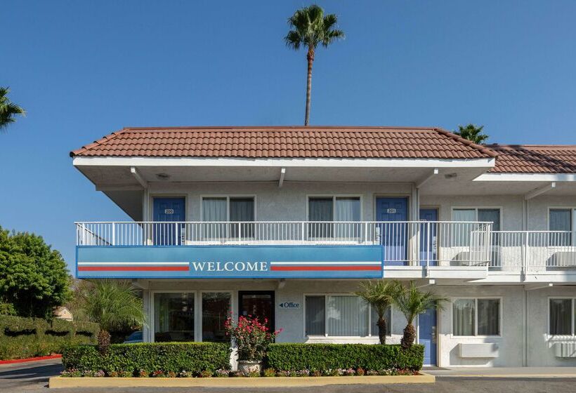 מוטל North Hills Inn