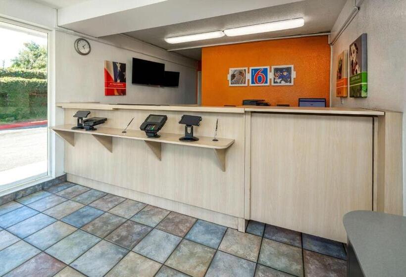 מוטל North Hills Inn