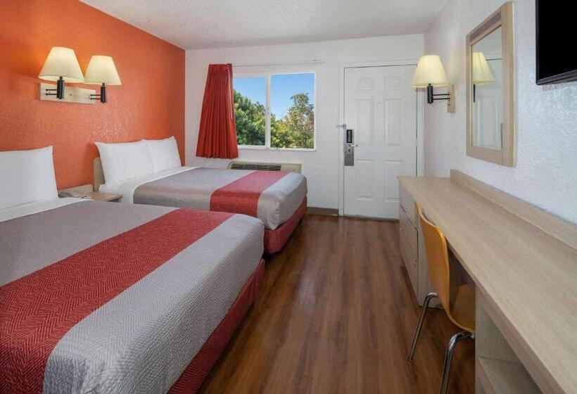 מוטל North Hills Inn