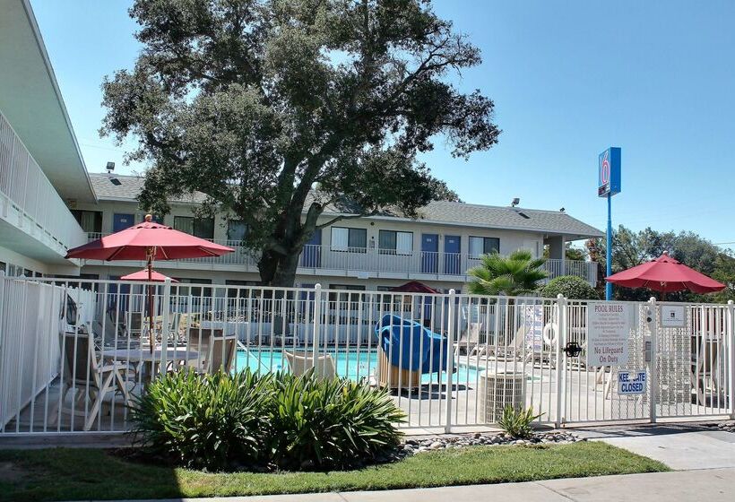 Motel 6 Atascadero, Ca
