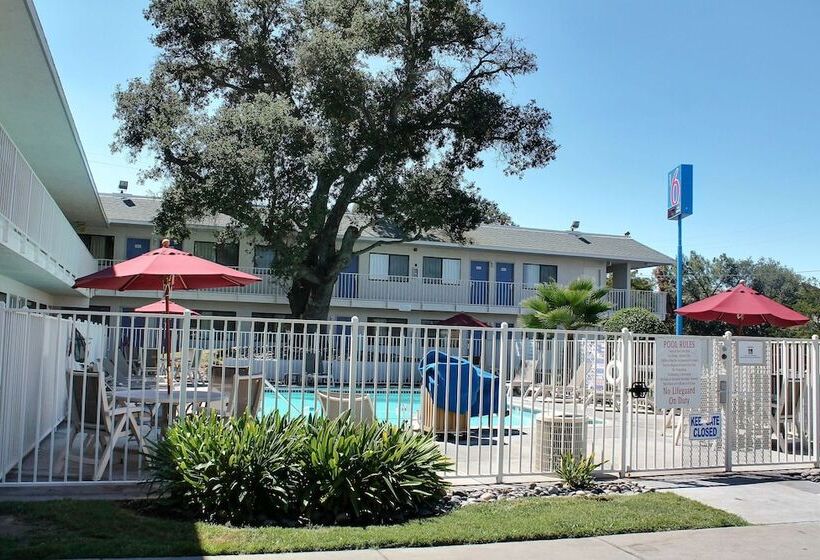 Motel 6 Atascadero, Ca