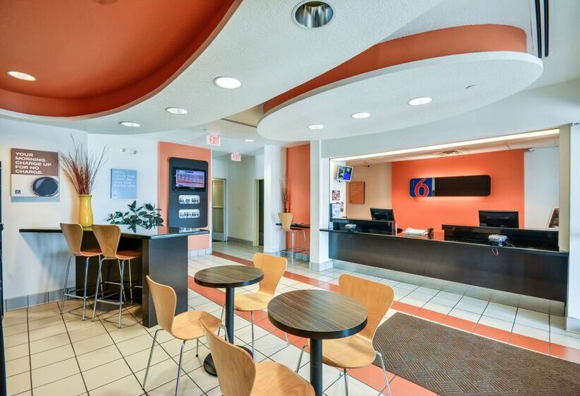 Motel 6biloxi, Ms  Beach