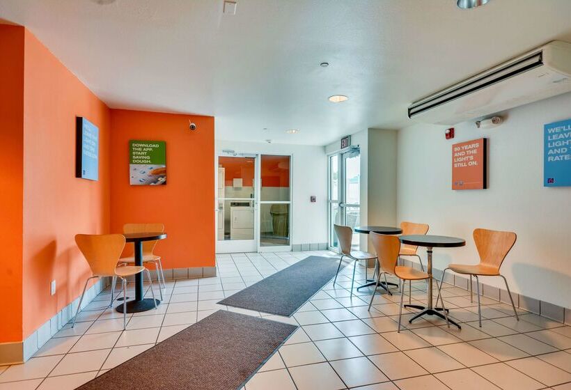 Motel 6biloxi, Ms  Beach