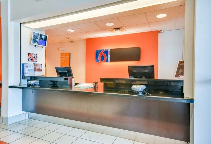 Motel 6biloxi, Ms  Beach