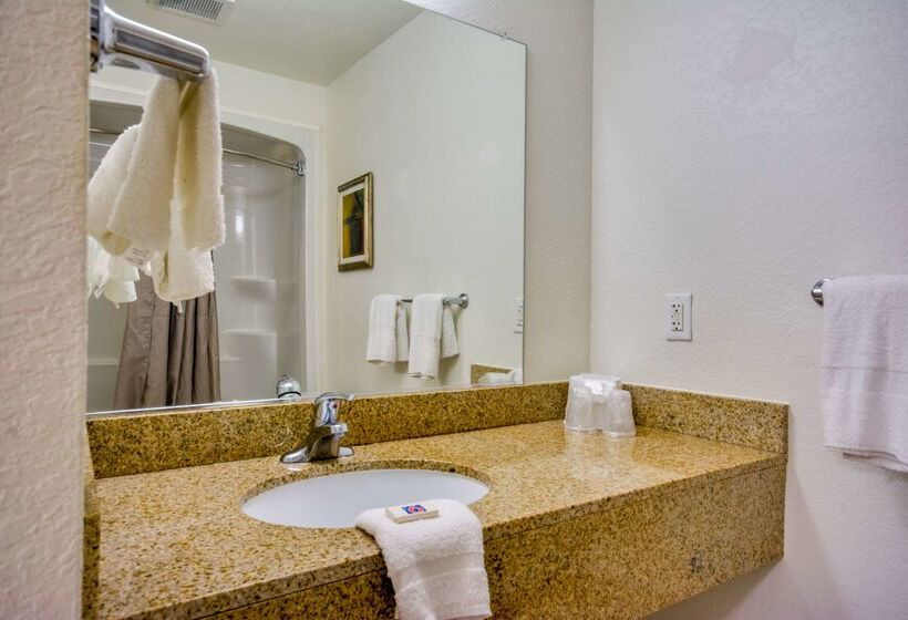 Motel 6biloxi, Ms  Beach