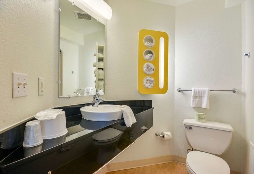 Motel 6biloxi, Ms  Beach