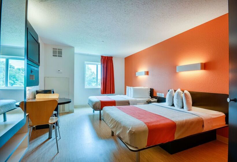 Motel 6biloxi, Ms  Beach