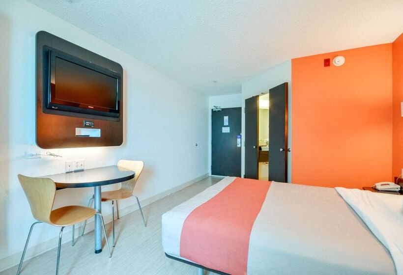 Motel 6biloxi, Ms  Beach