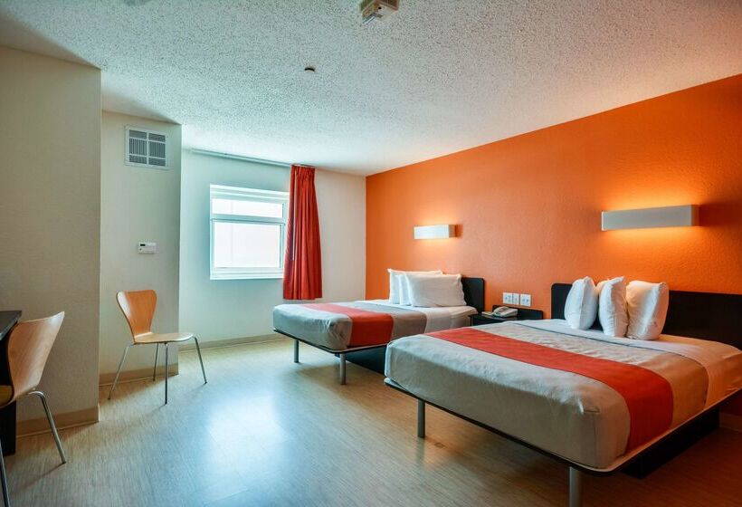 Motel 6biloxi, Ms  Beach