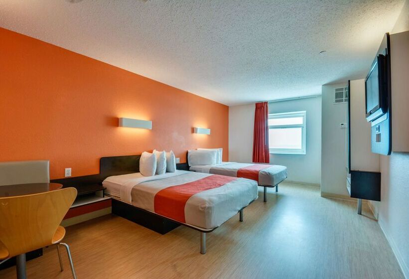 Motel 6biloxi, Ms  Beach