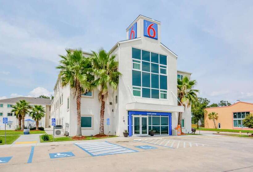 Motel 6biloxi, Ms  Beach