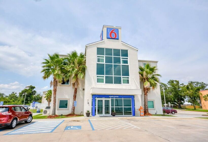 Motel 6biloxi, Ms  Beach