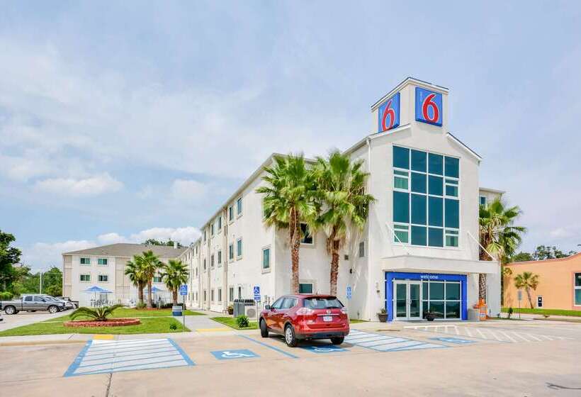 Motel 6biloxi, Ms  Beach
