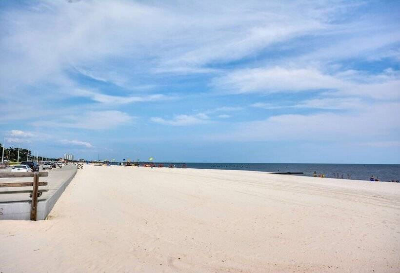 Motel 6biloxi, Ms  Beach