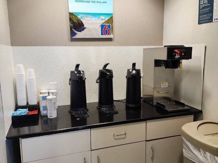 Motel 6biloxi, Ms  Beach