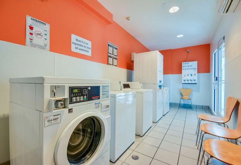 Motel 6biloxi, Ms  Beach