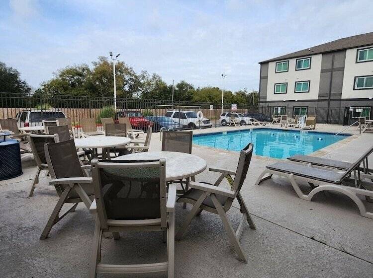 Motel 6biloxi, Ms  Beach